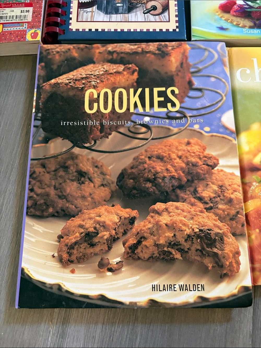 Assorted Cookbook Set - Multi-Color